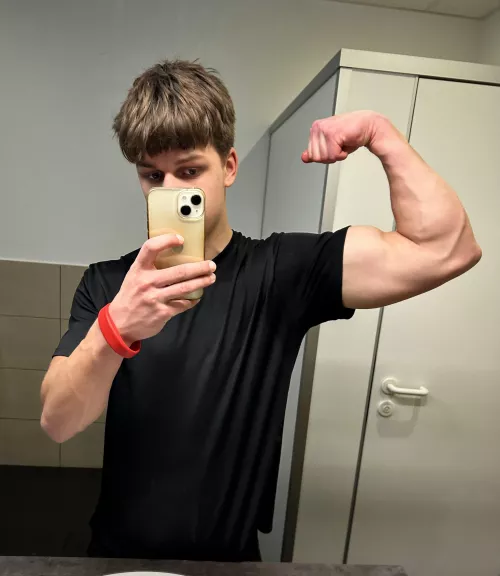 19m,do you like my forearm?