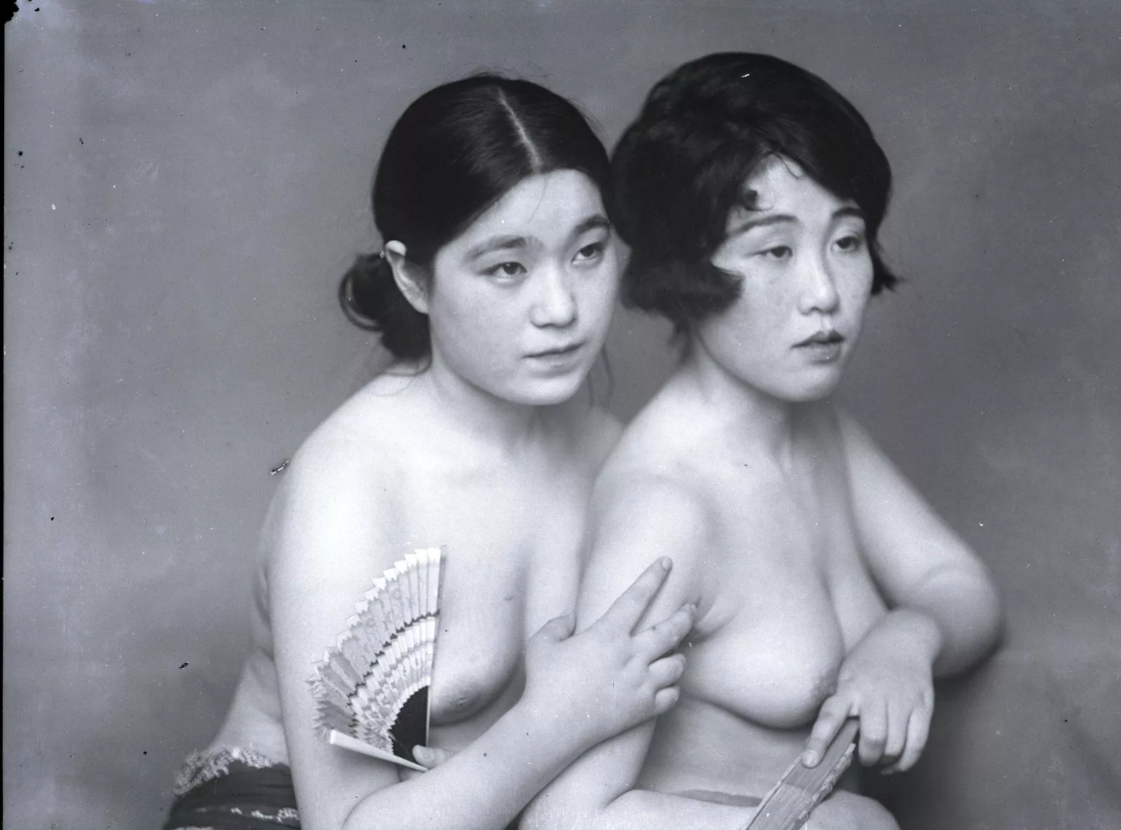 Antique nude portrait of two Japanese women (a glass negative from the 1920s)
