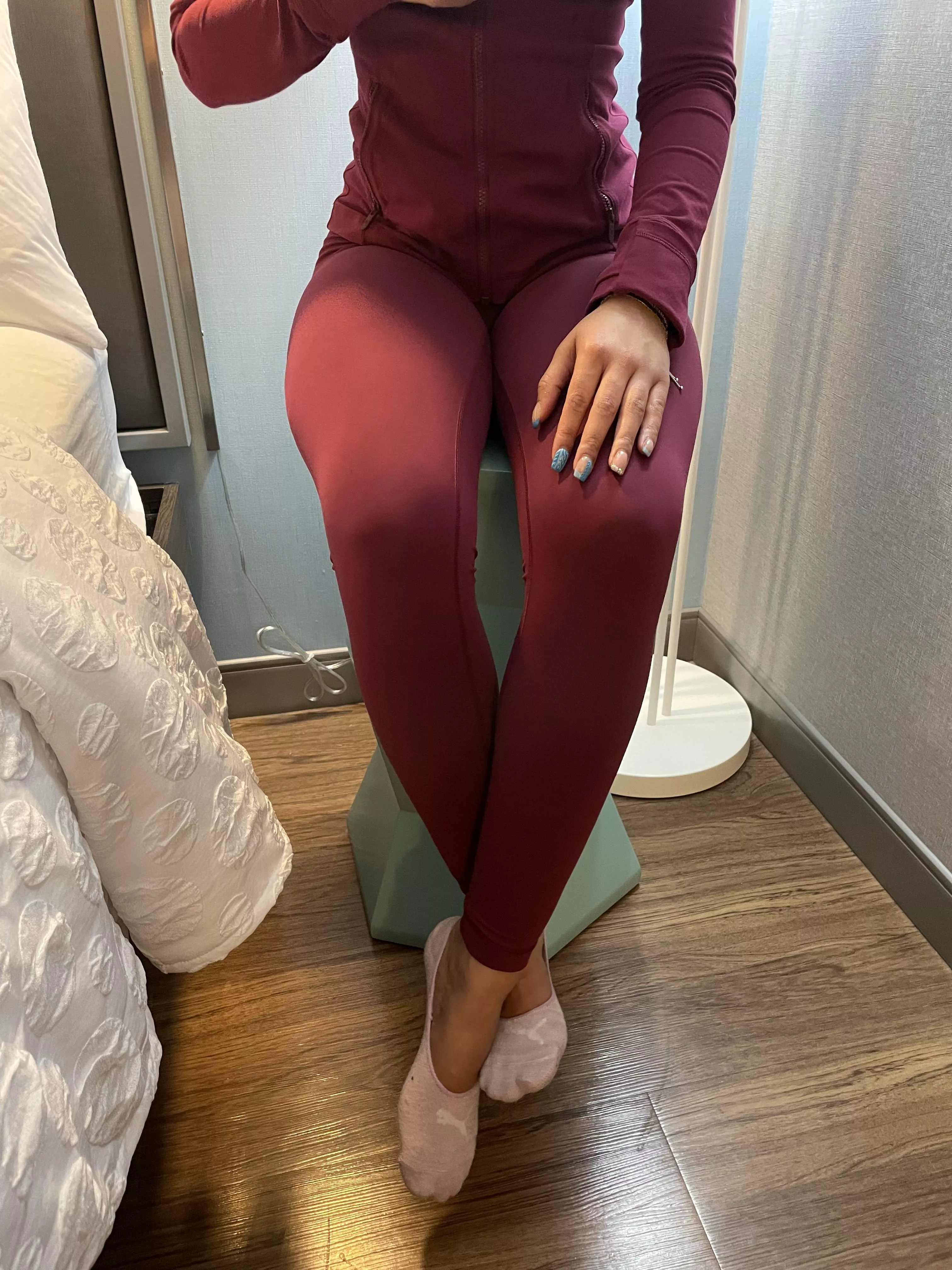 Hand on my thigh it's fun time