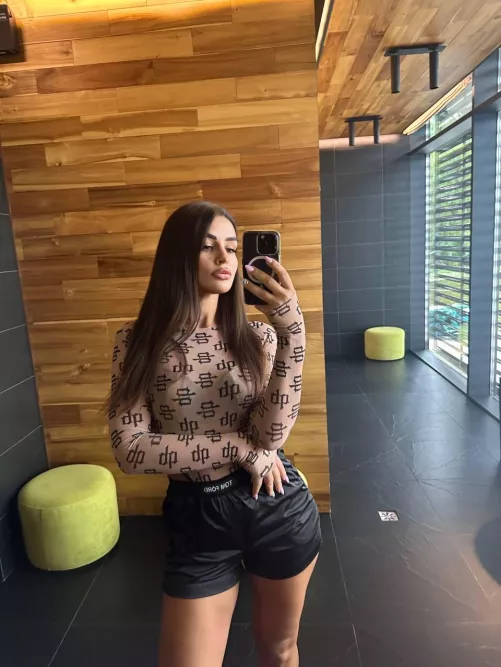 Hey its me, the girl next door