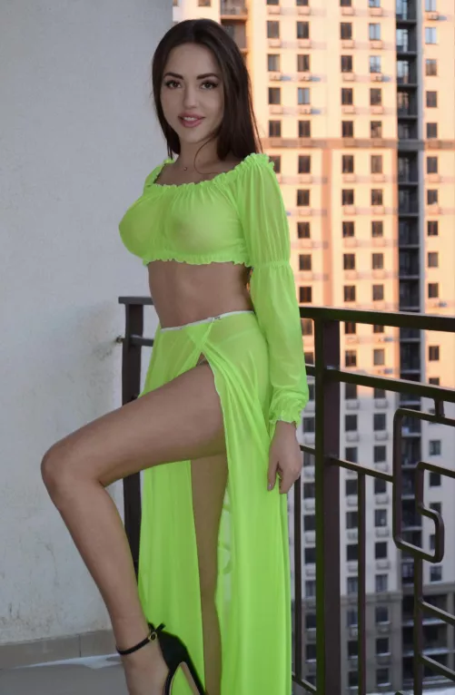 Took this photo to show you this beautiful cozy corner😆