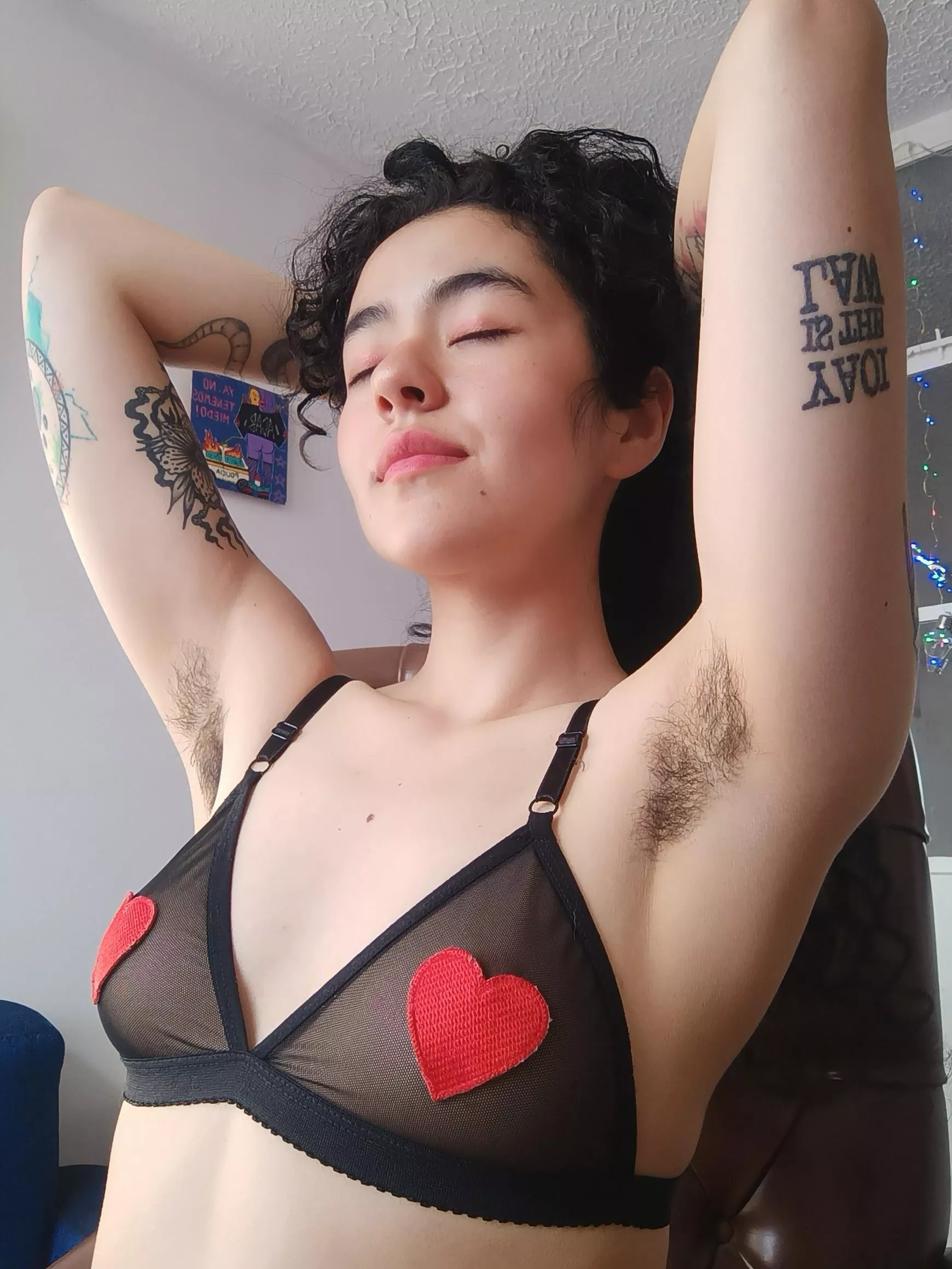 You have to choose one🙈 snuggling, sniffing or licking?