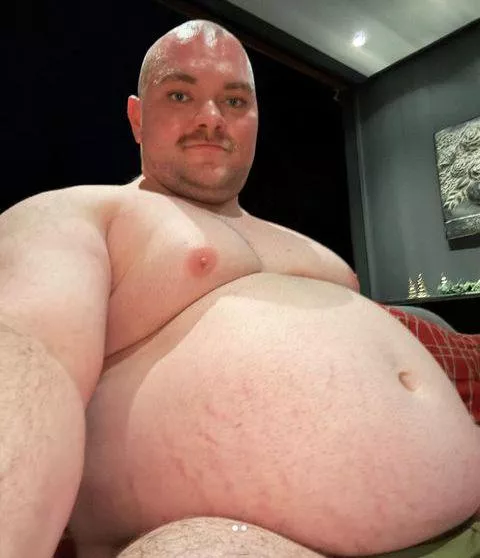 Anyone into big guys and want to chat? ;)