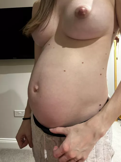 Still 4 months to go! I was so small before I was pregnant 🙈