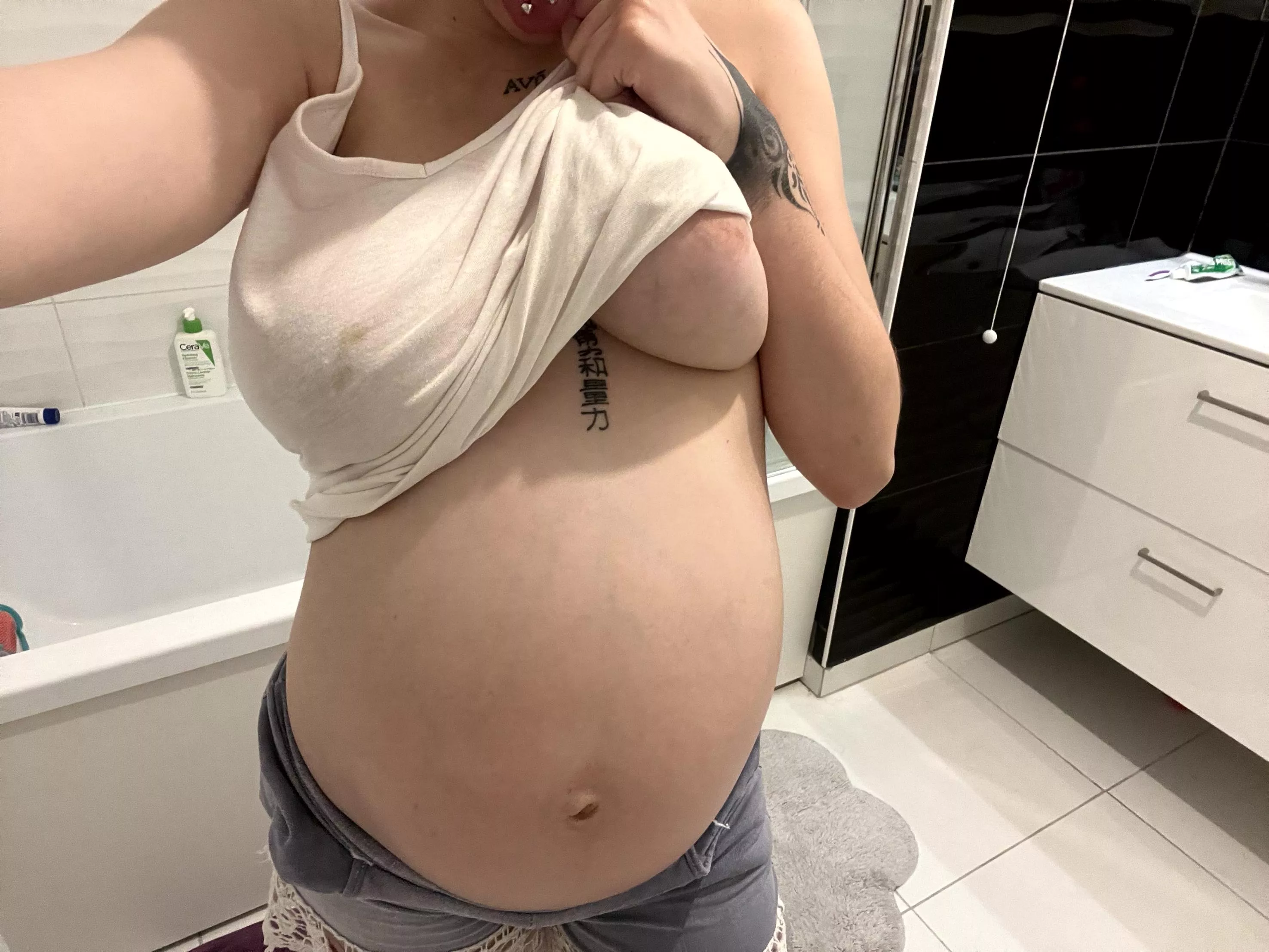 Big belly = bigger cum target 😉