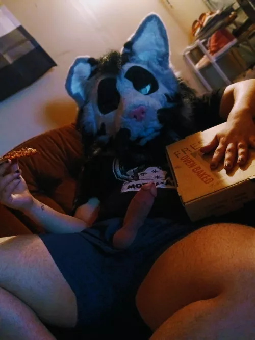 Chubby boi just having himself a pizza.