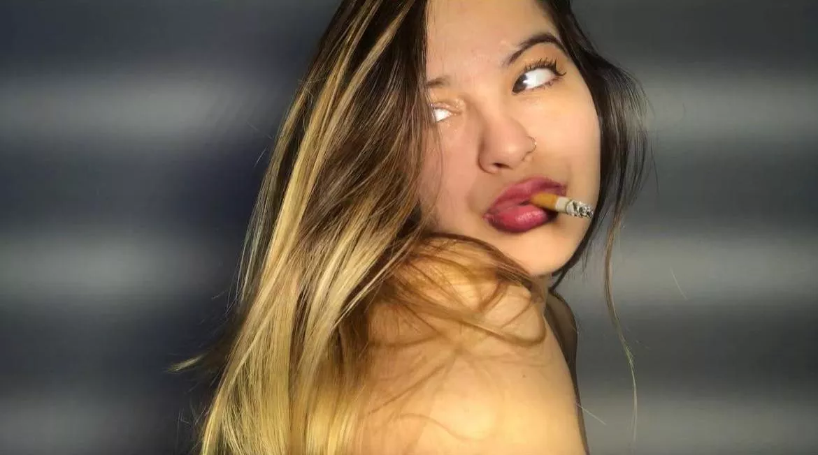 Hi babe, do u want to smoke with me?