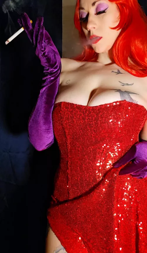 Jessica loves smoke breaks in between acts