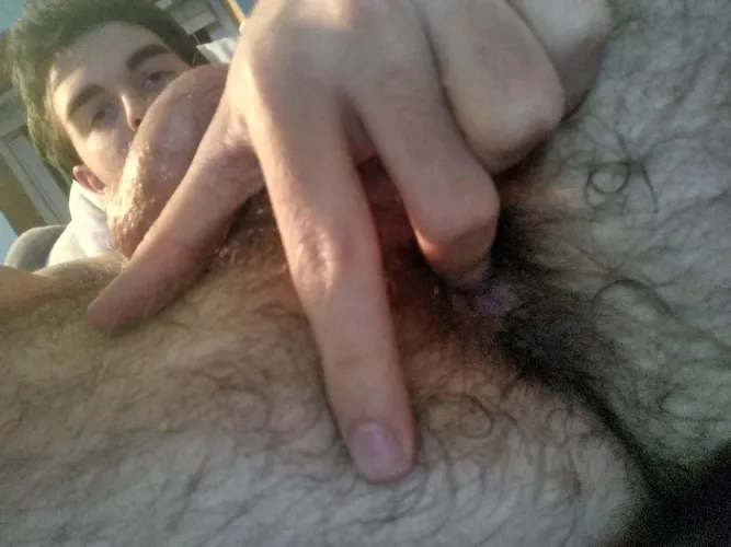 My hairy ass feels nice, dudes.🧊