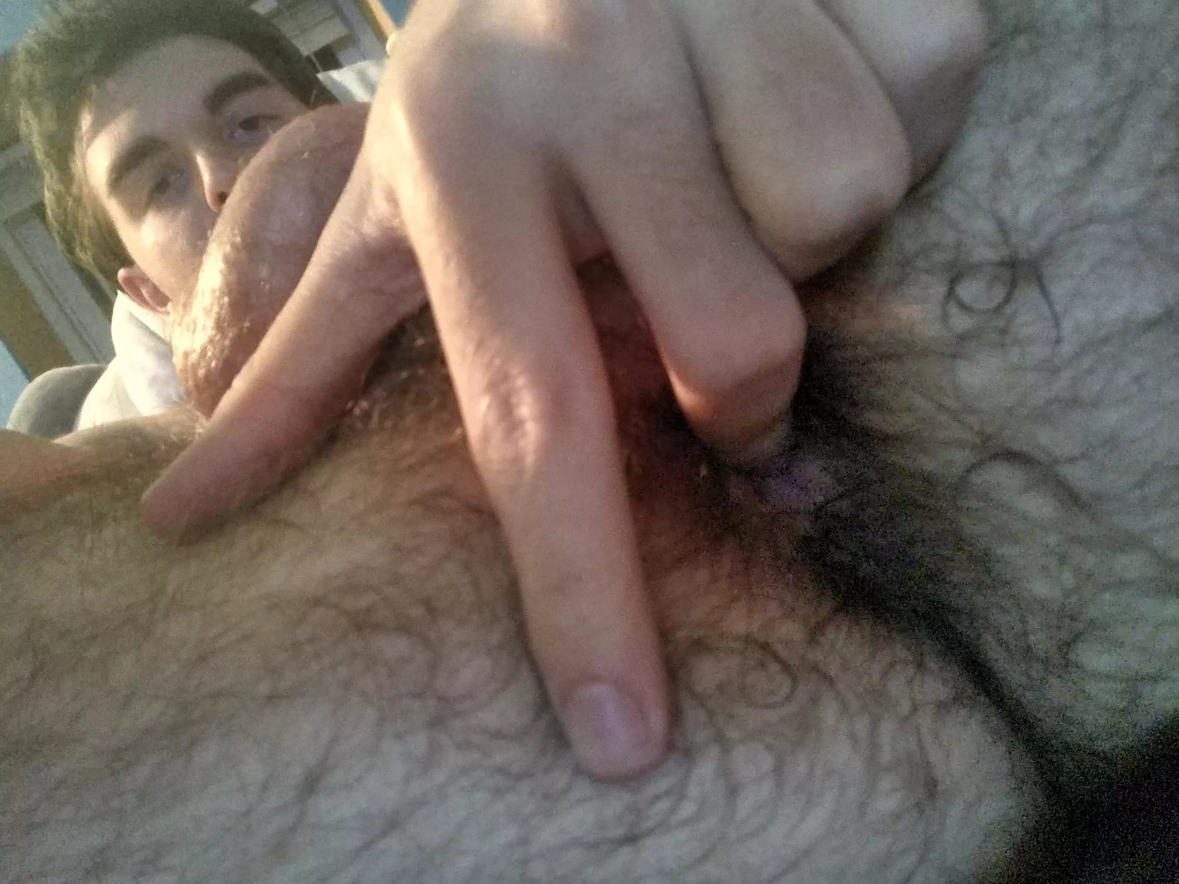 My rear likes to take my fingers. 🧊