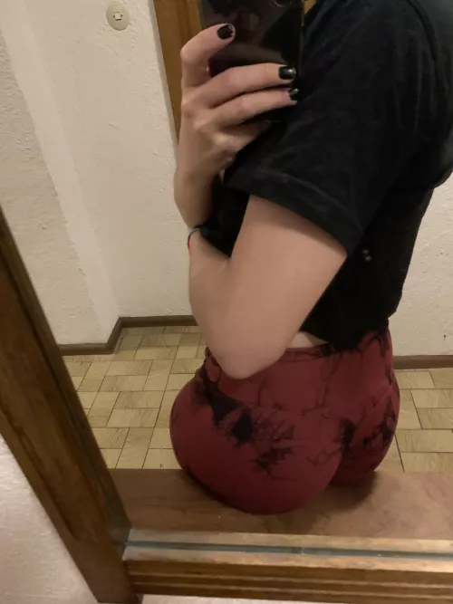 Ngl my ass be kinda thicc