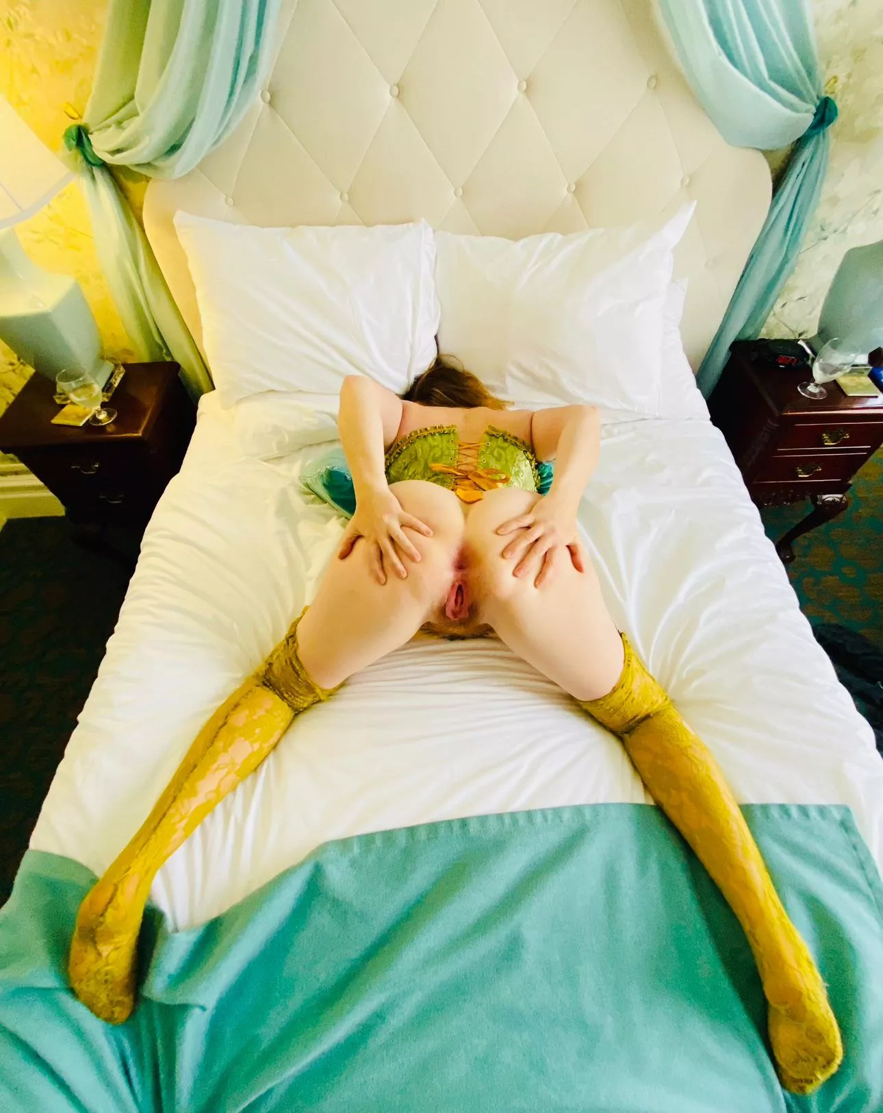 Pale Milf, ready to be mounted!😈