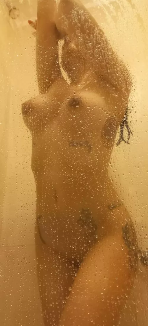 Shower tits nipples. If you want more, write in coments plss