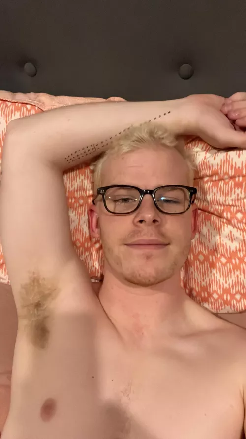 Be honest… am I cute enough to be a gaymer boyfriend?😇😬