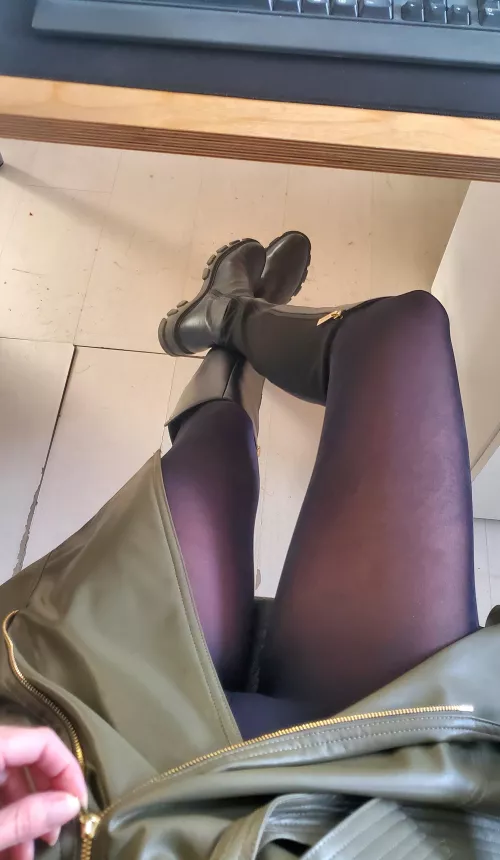 Crawl under my desk, I'll unzip my dress further up..