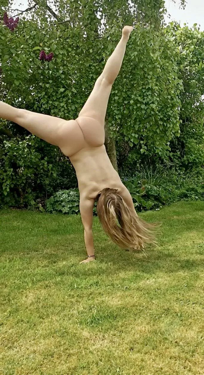 Morning exercises are better naked