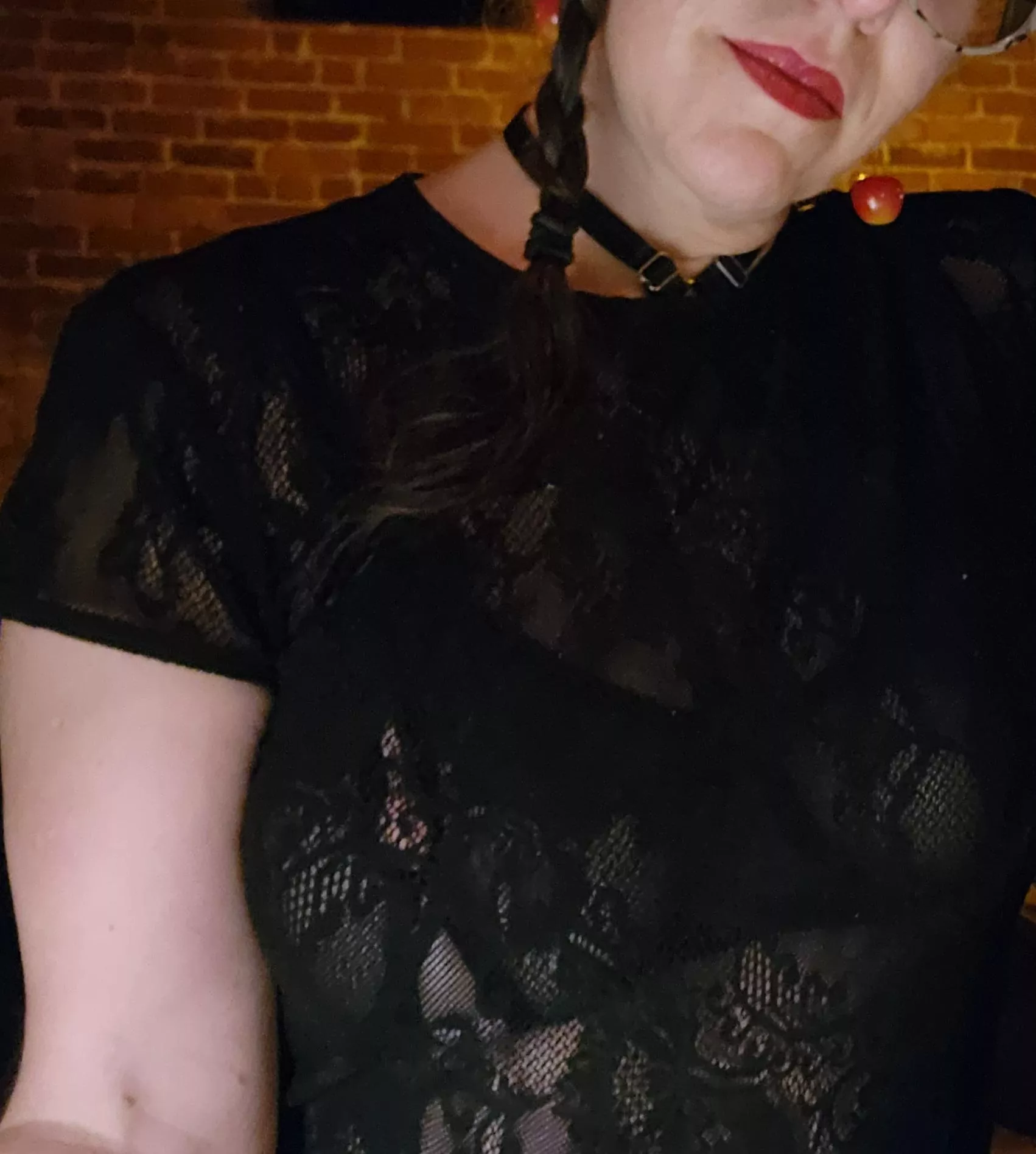 Out at a bar w a new bra