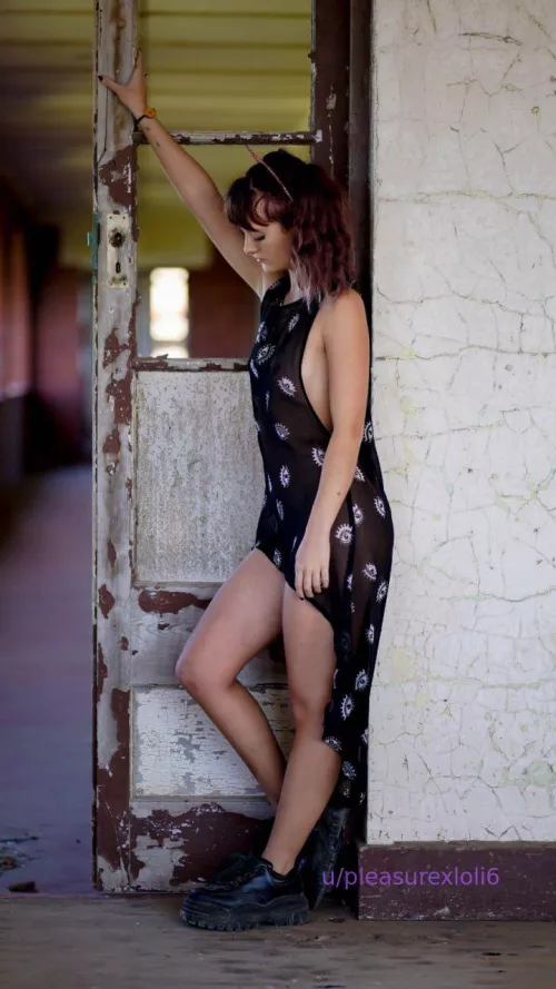 strutting in my lil black dress, hand on hip feelin confident F18