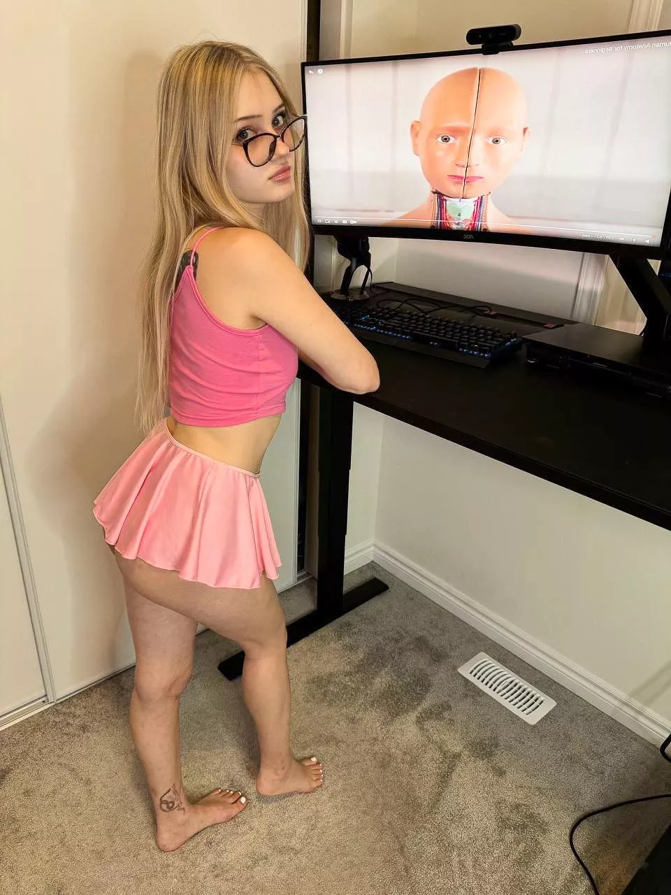 Though they're not the thickest but they’re enough to smother you with 💞