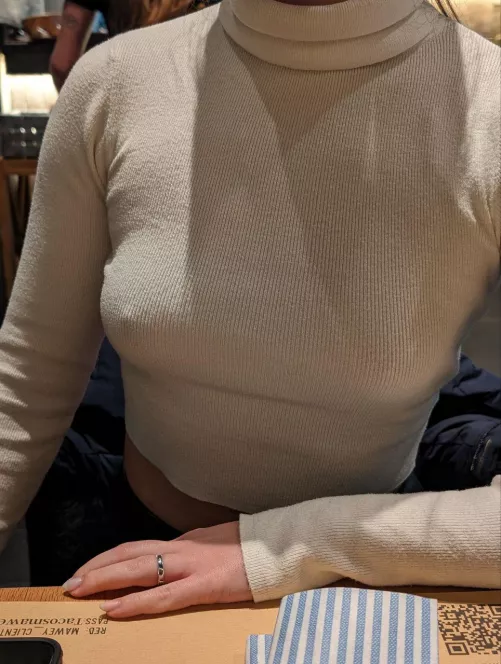 When I got dressed in the morning, it wasn't so... Obvious. But well, it is what it is! Enjoy!