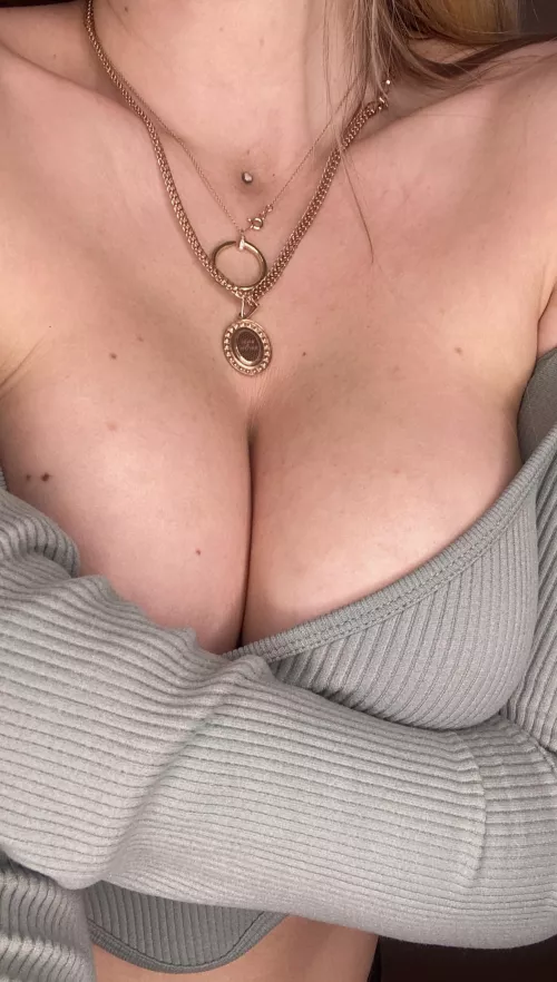do natural boobs look good on my thicc body?