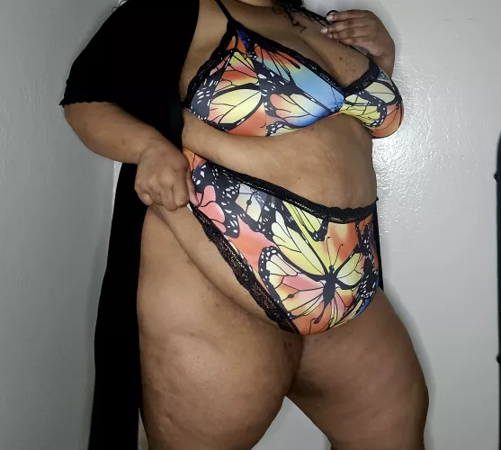 Finally built up the courage to post a full body picture 🥹🦋