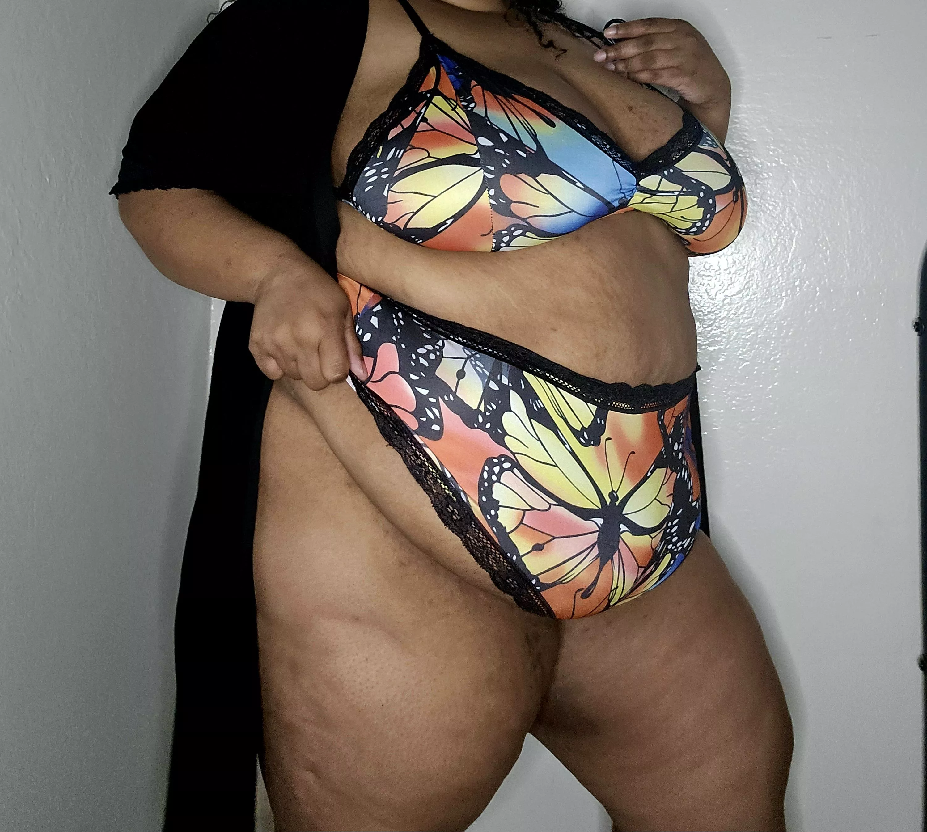 Finally built up the courage to post a full body picture 🥹🦋