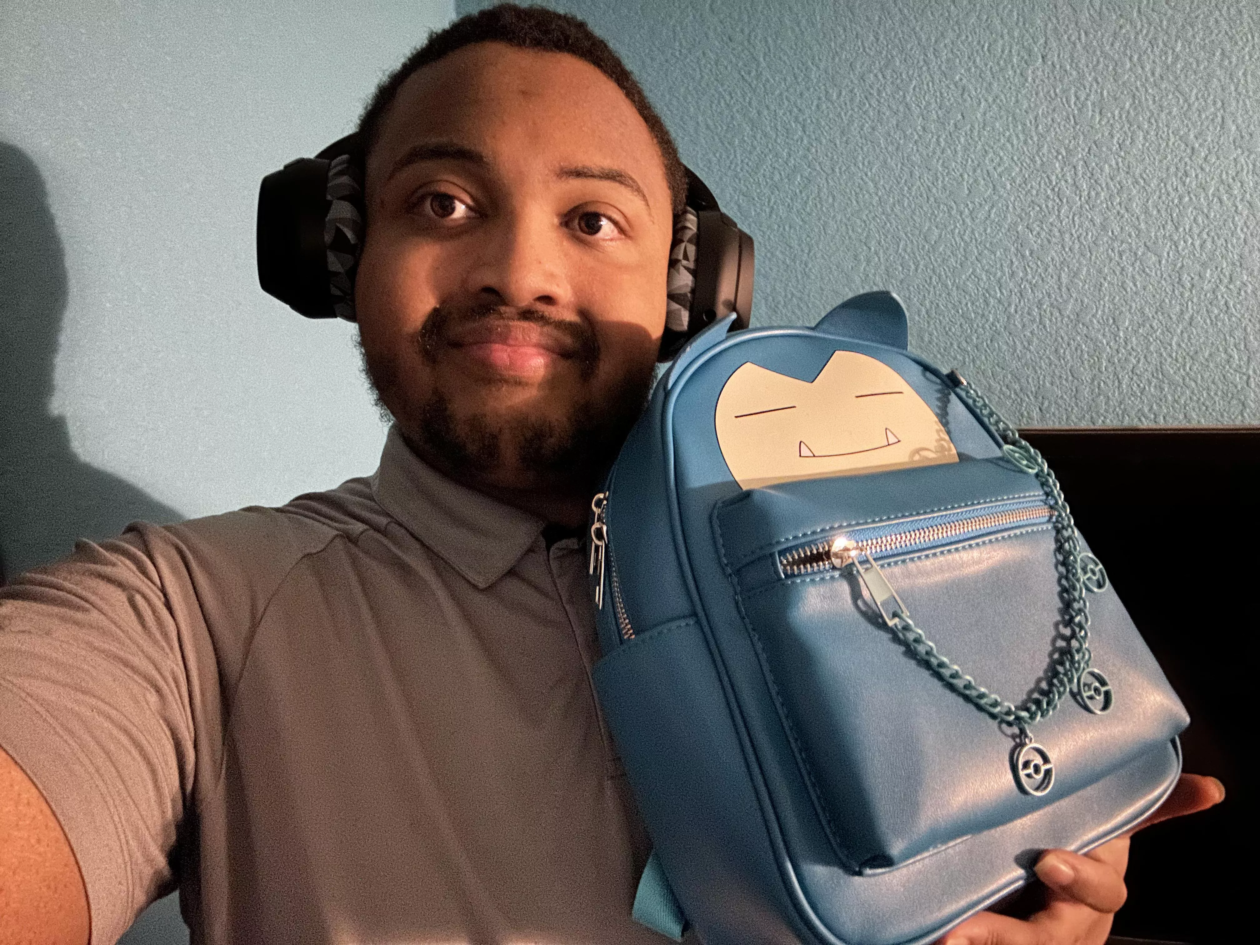 Happy soon-to-be weekend gaymers! Have a bag with the best boi on it :)