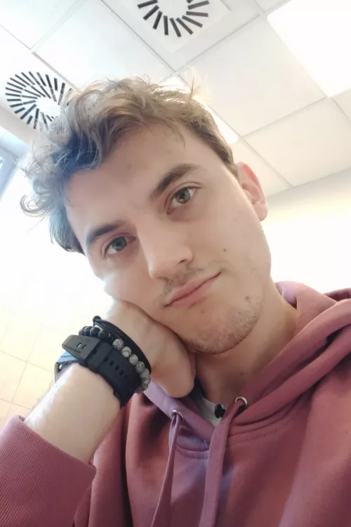 I've been lurking for a while now, so I thought it's high time I said hello 👋