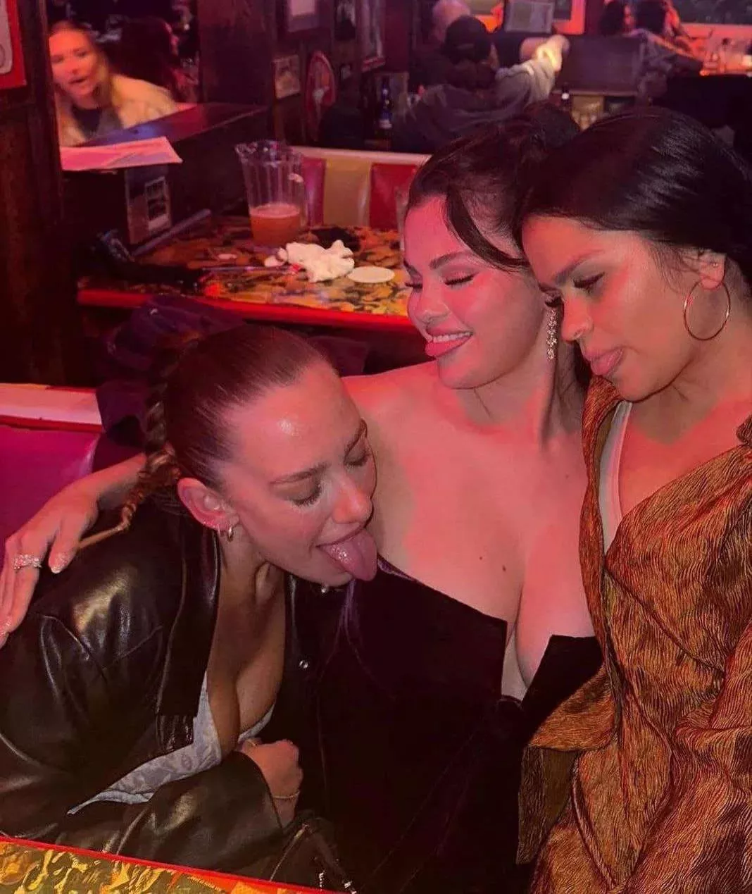 Selena Gomez with friends