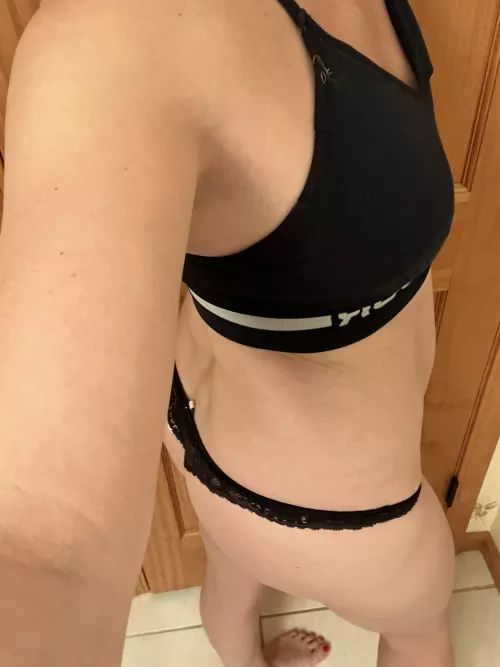 After 4 little ones, can still run marathons. Who can keep up (f)