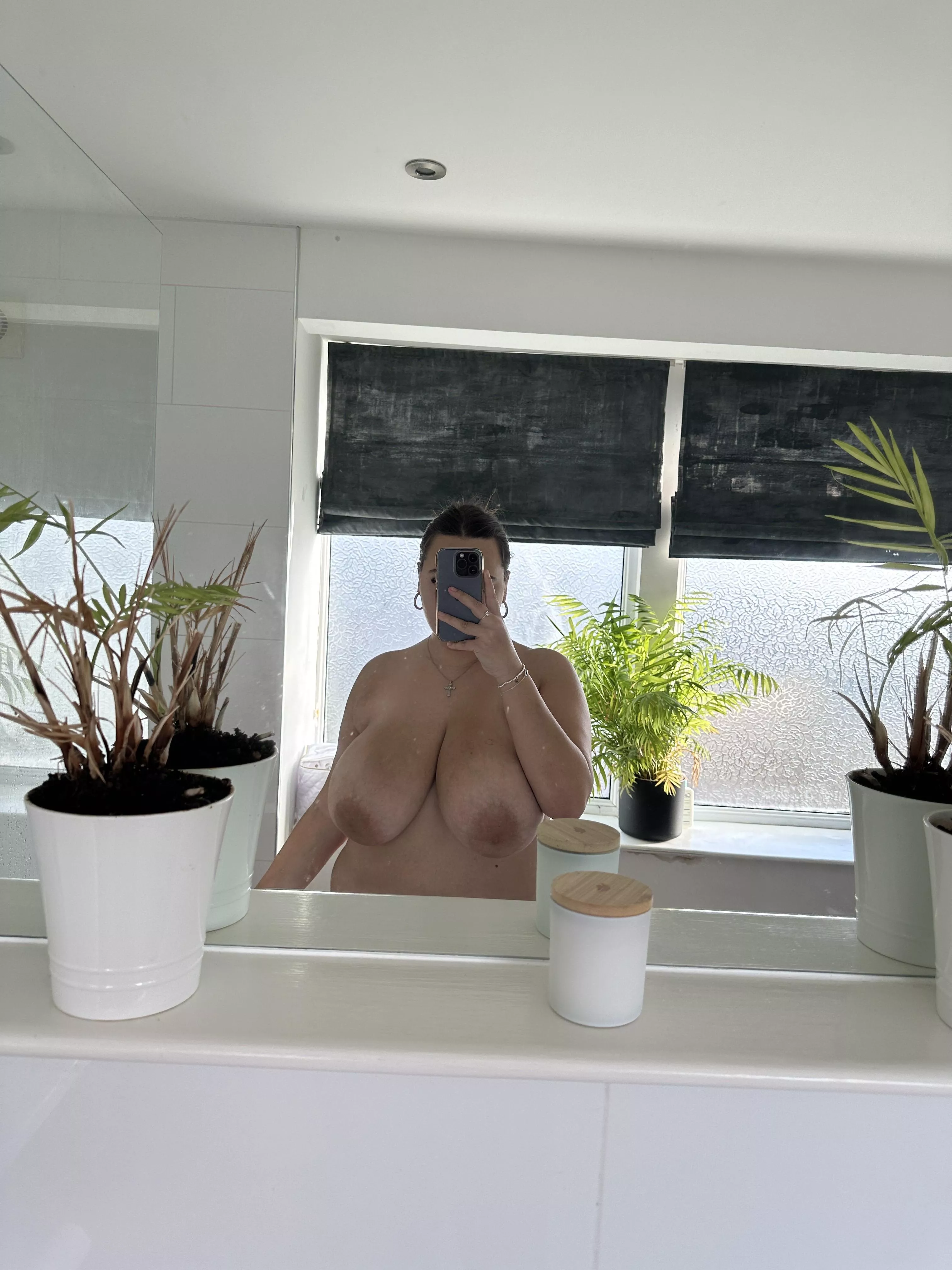 Big, curvy and natural. What more could you desire?!