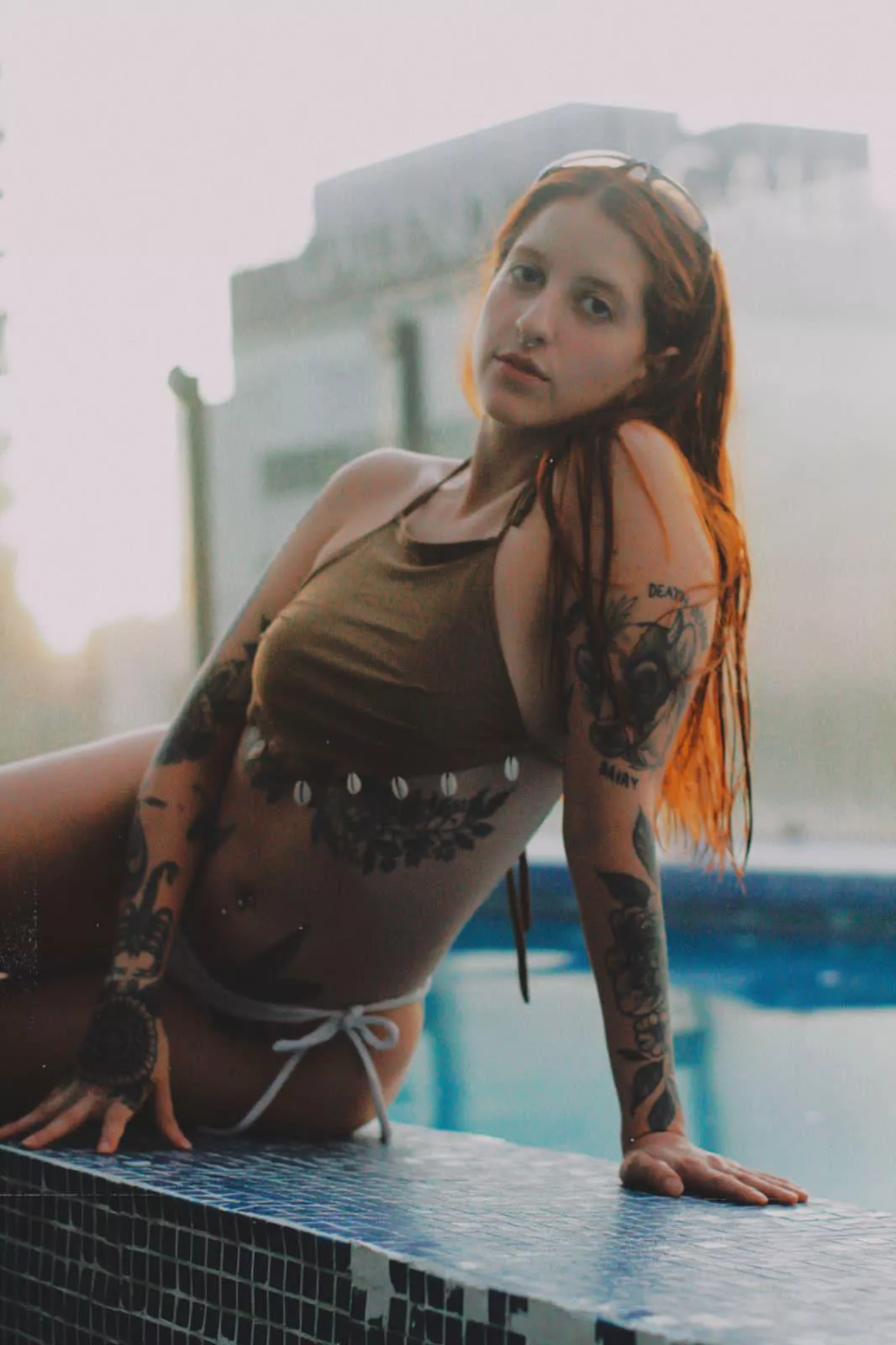 Get you a redhead that looks at you like this while she does the dishes