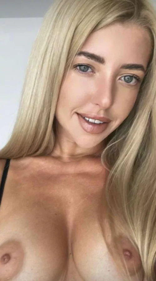 Im happy when I post my boobs on the Internet