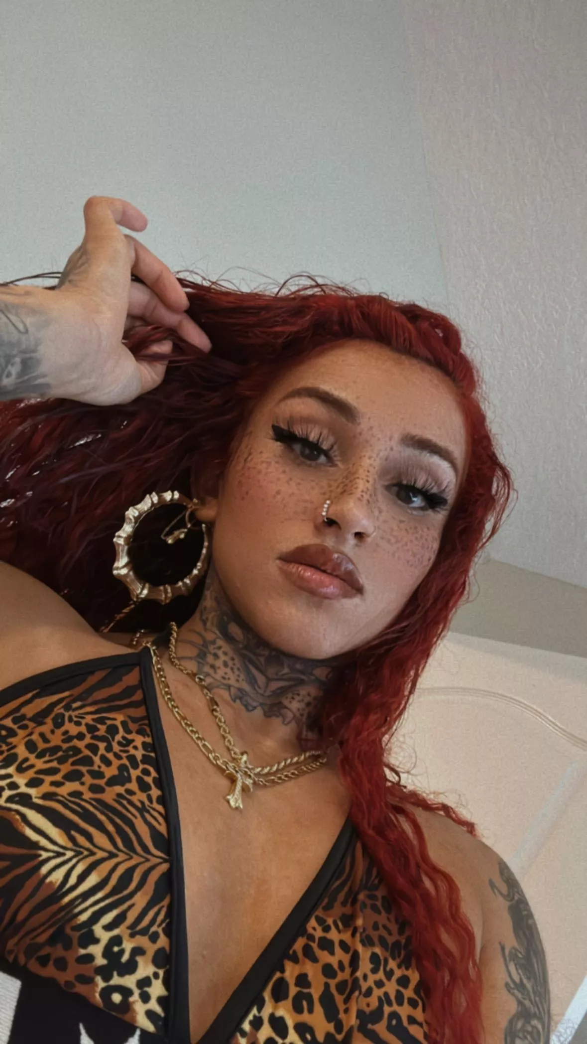 [IRTR] Freckled girl craving to get her pussy ate out