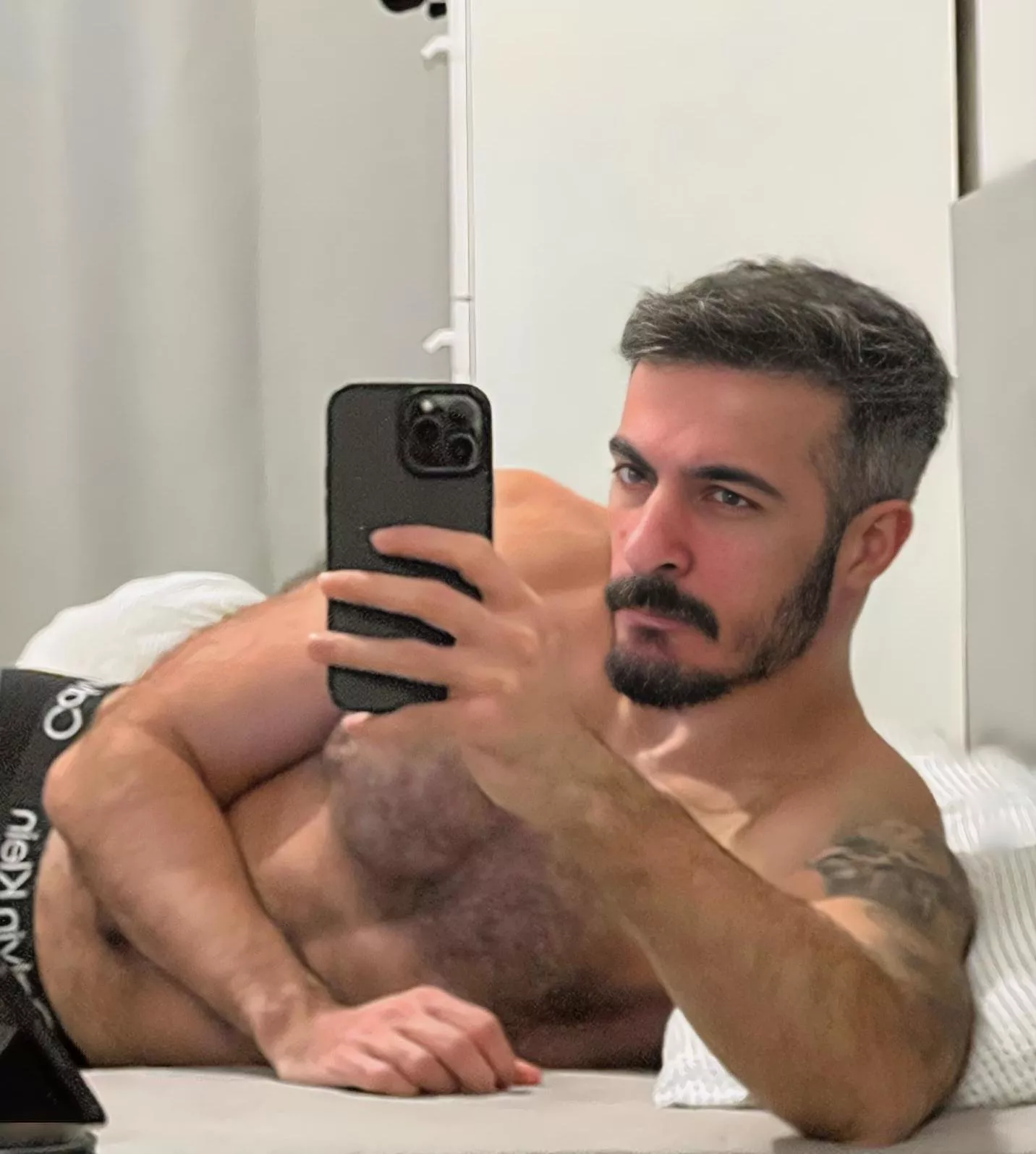 Long time no selfie. Good night gay bros! 😴