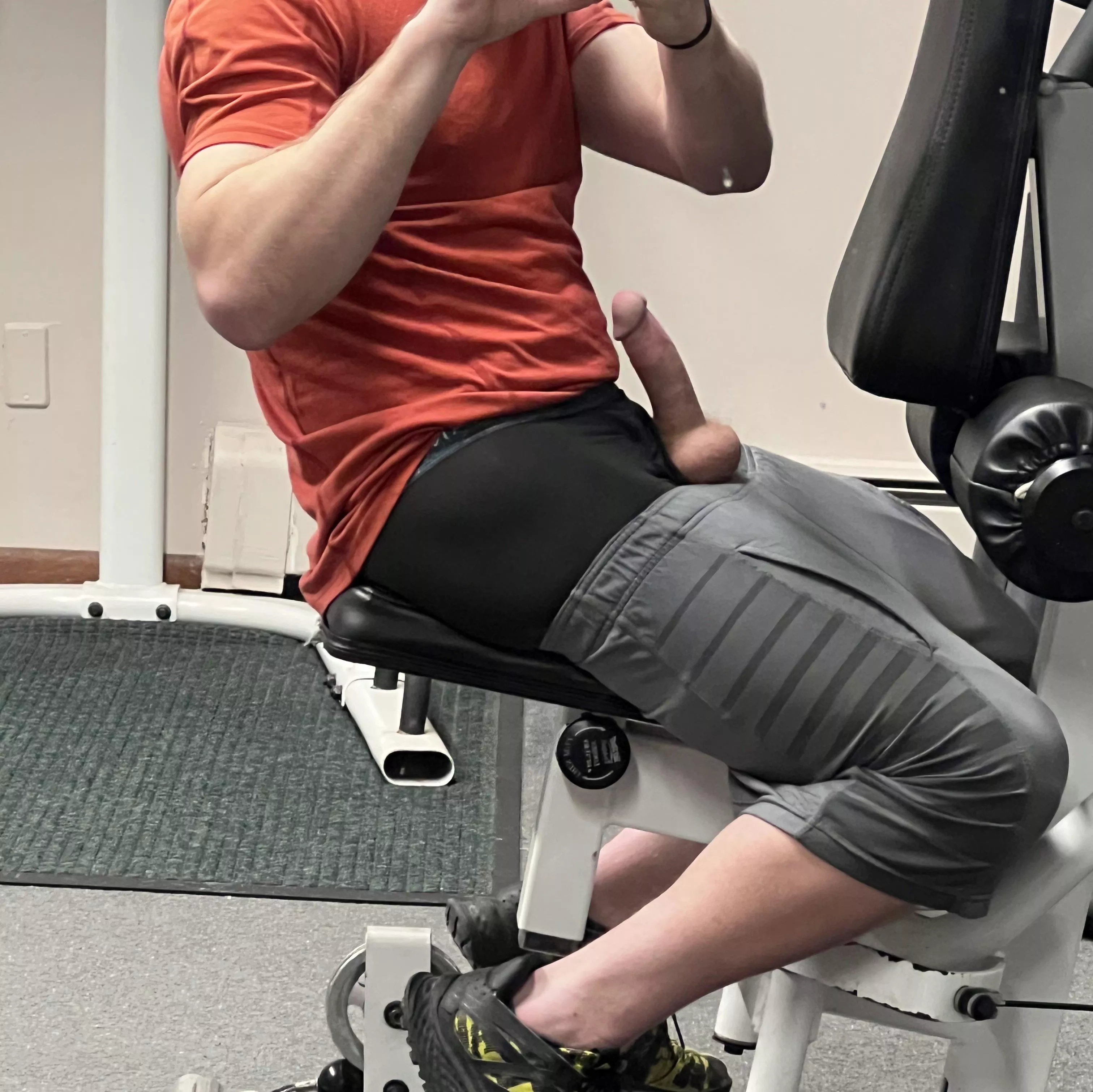 (M)ight need a hand for this next set ladies 😏