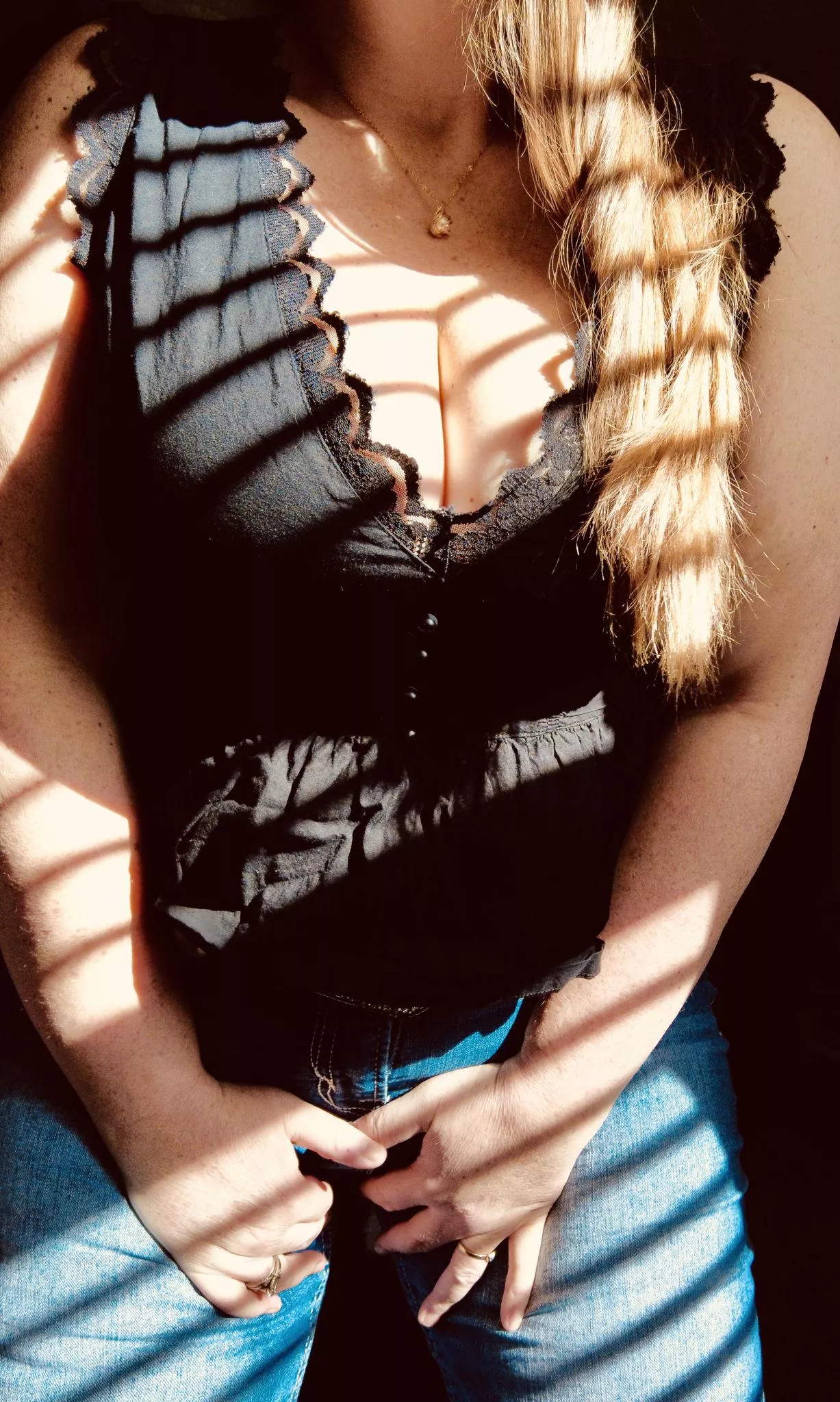 Black lace trim and no bra is the best accent on cleavage!