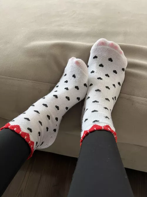 Do you like seeing my pink toenails through my socks? 🤭