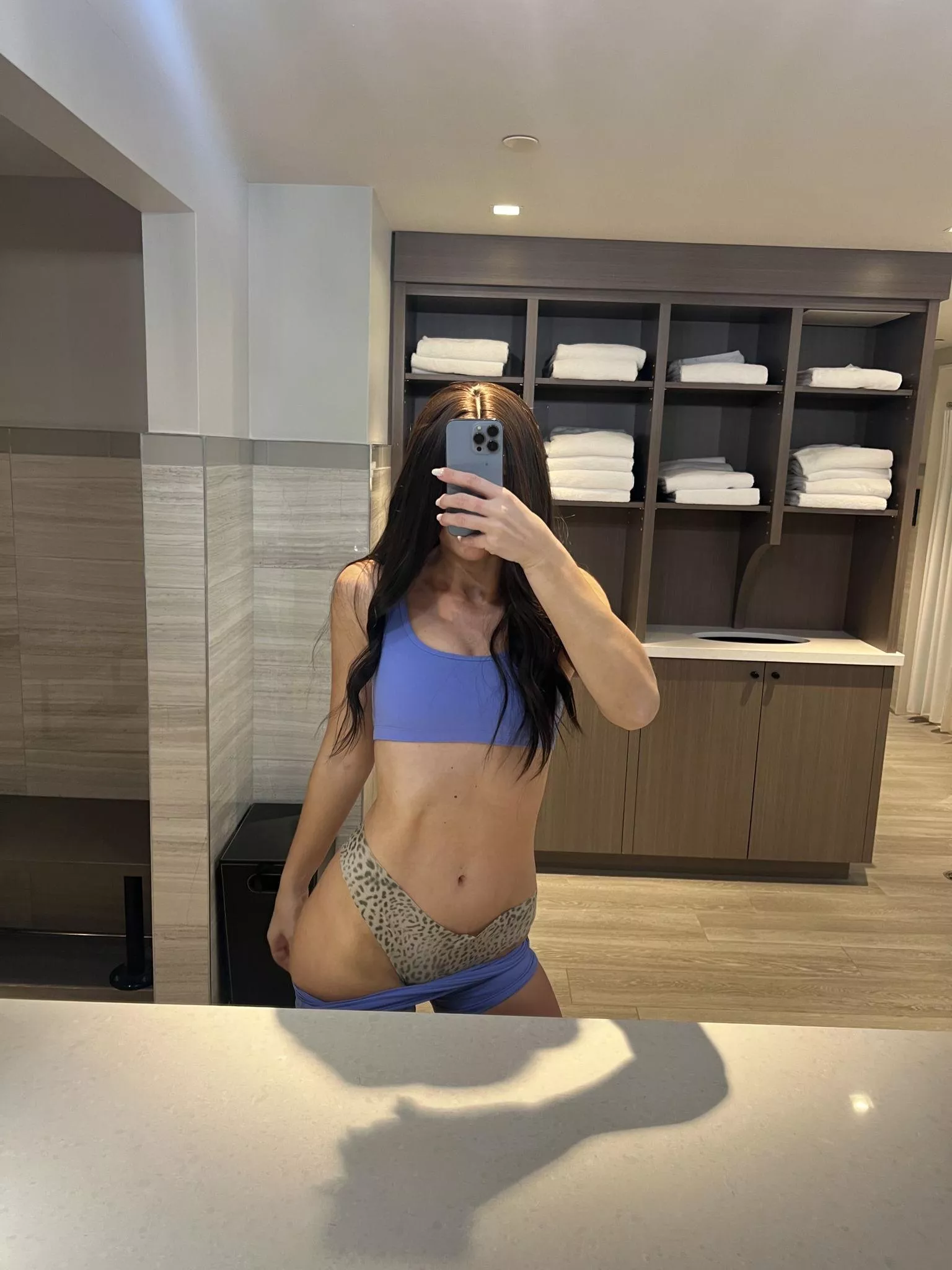 I wish the hot guys at my gym had the same confidence as the guys here [F]