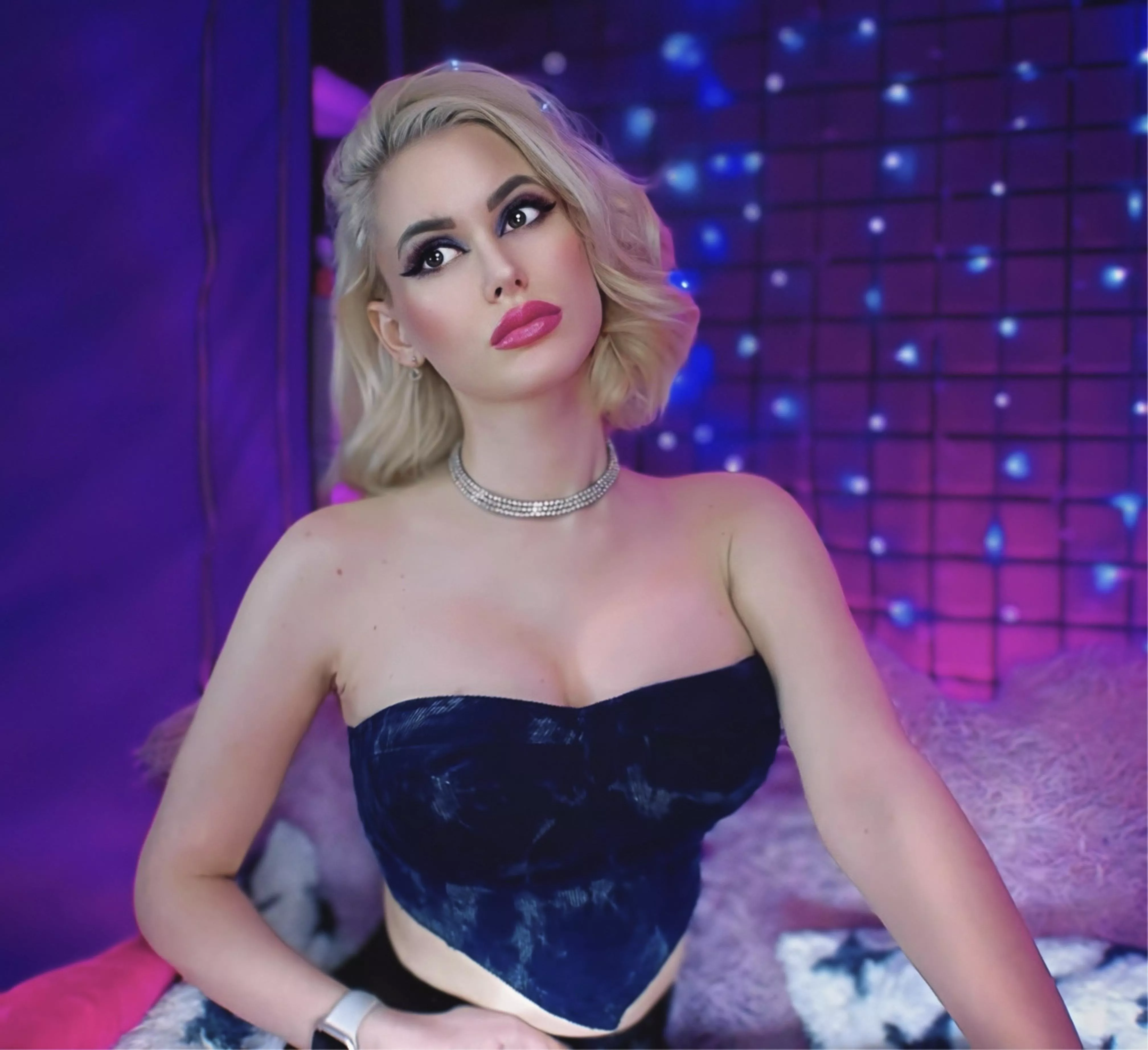 I'm online right now. 😍 Hope to see you [Flow_Ari]