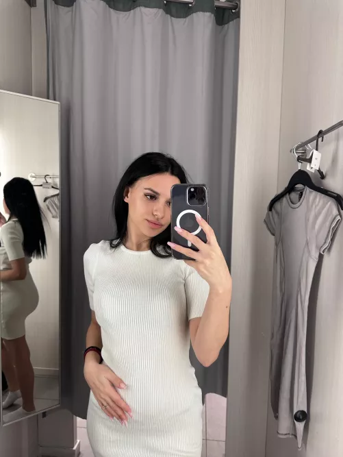 Looks classy always in white outfits