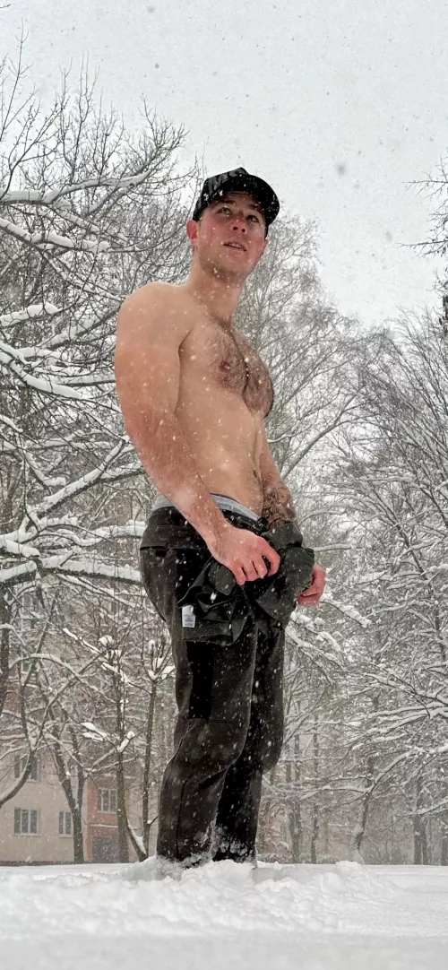 Post workout pump 💪🏻 The only thing left is for my dick to get hard 👀