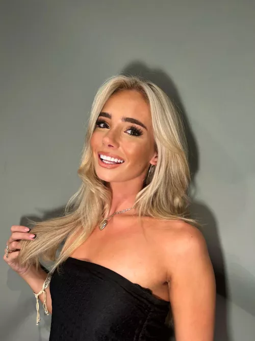 Smiley blonde