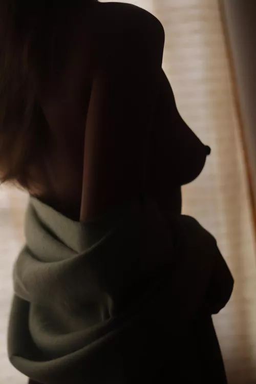 What do you think of my sideboob.