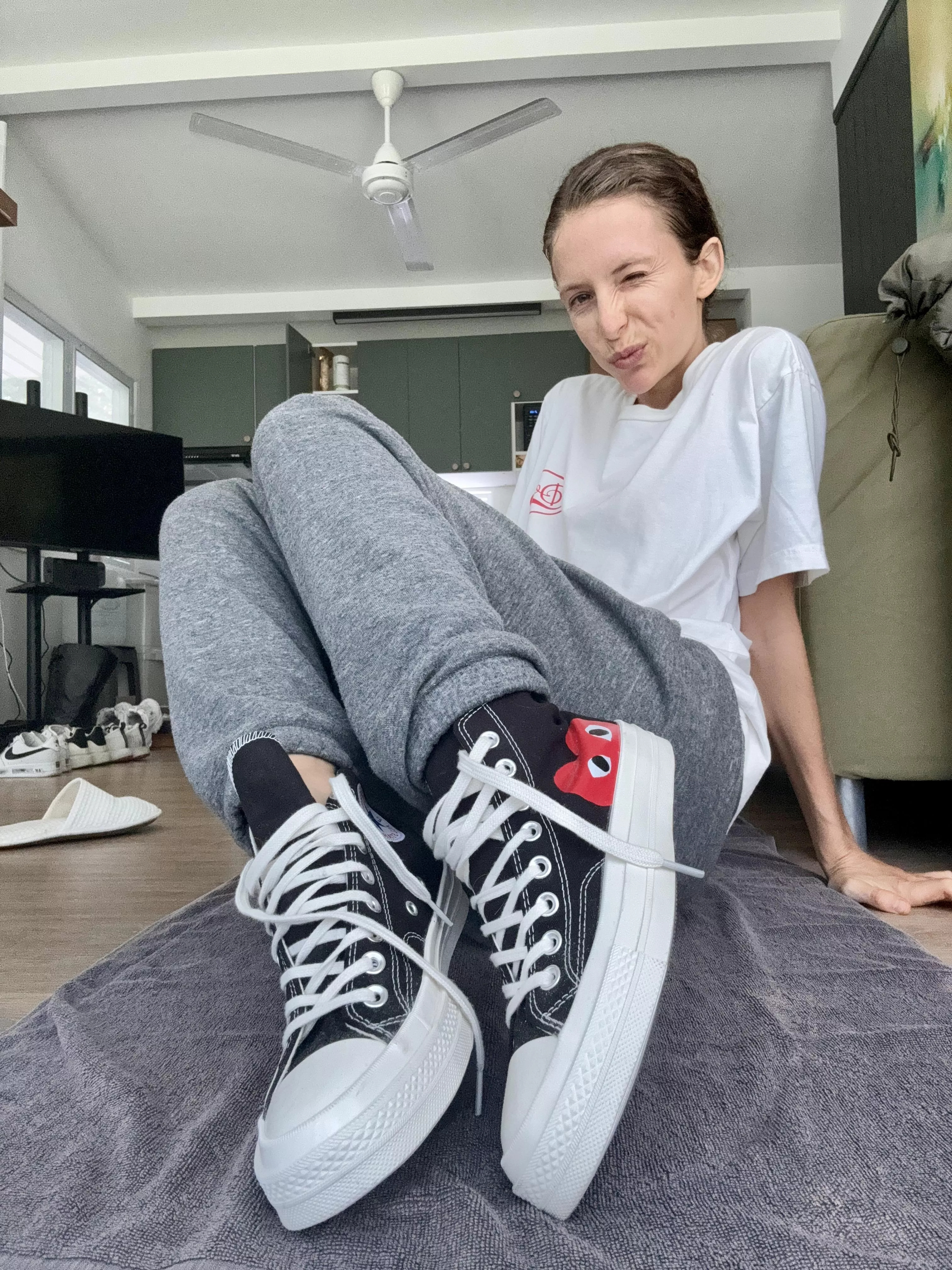 Do you think I look cute in my high-top black Converse?