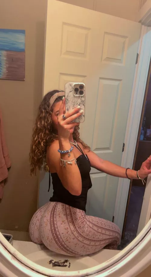 [F] Contemplating on wearing this to the gym.