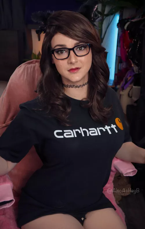 Glasses, yes or no? Also why do they make me look ten years younger 😂