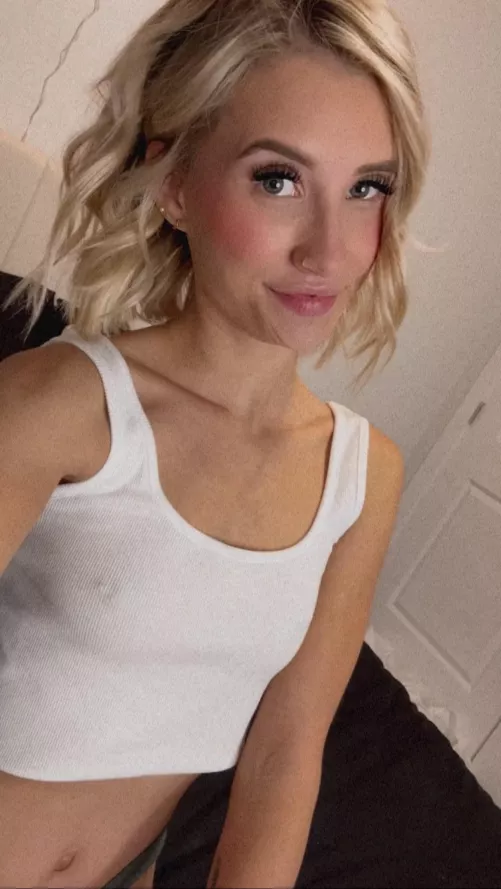 I wanna be your favorite blonde girl