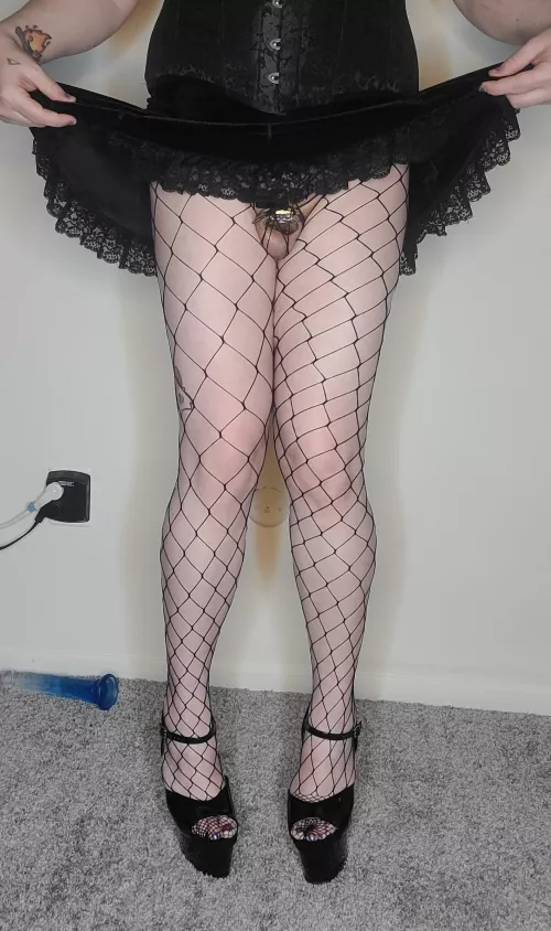 My clit is throbbing in it's cage this morning